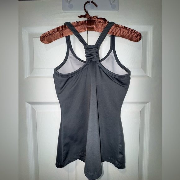 Athleta Gray Tank Top with burgundy Design front and scrunch back size XS. GUC - Picture 2 of 10